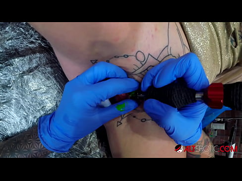 ❤️ Banget tato hottie Sully Savage tak tato ing dheweke klitoris Video anal ing jv.porn-evooli.ru ﹏